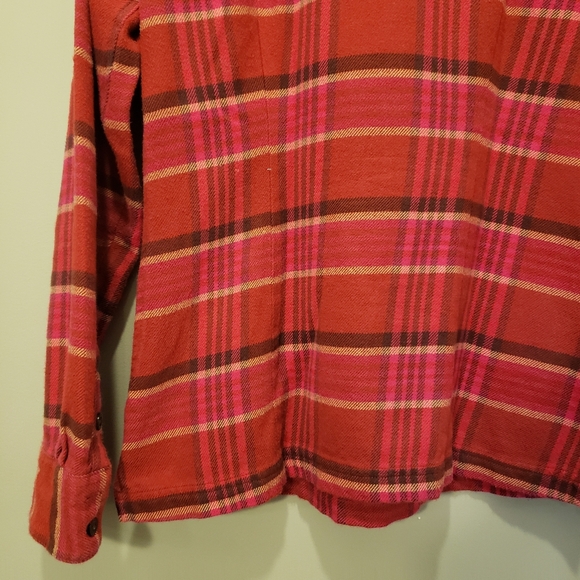 Patagonia Women's Long Sleeve Organic Cotton Midweight Fjord Flannel Shirt Red 4 - Picture 7 of 9